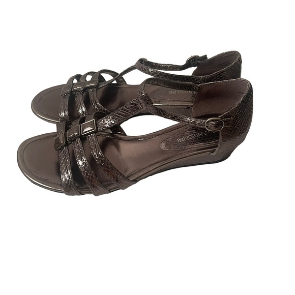 Enzo Angiolini Silver Gray Low Wedge Heel Ganyleri Ankle T-Strap Shoes Size 6.5M - Picture 3 of 6